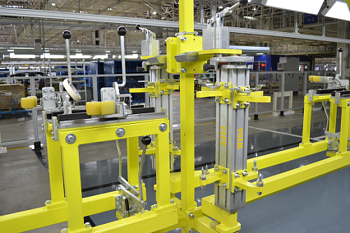 中國(guó)汽車(chē)生產(chǎn)線(xiàn)圍欄項(xiàng)目