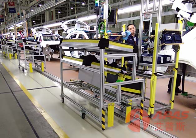 可移動(dòng)物料車